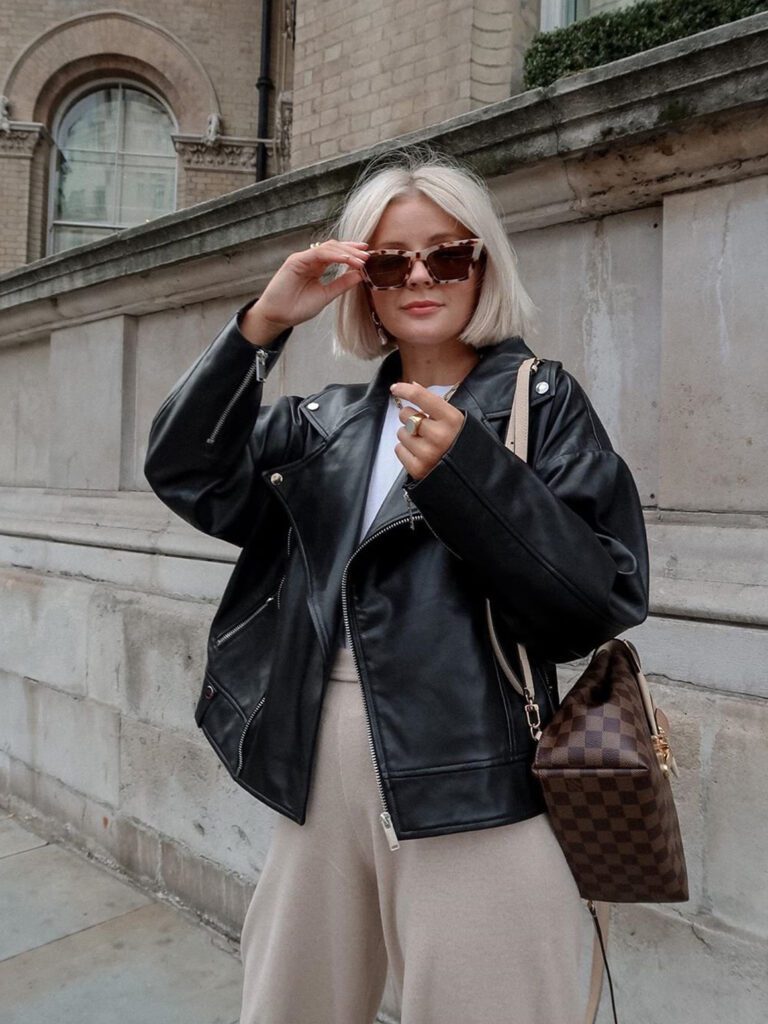 девушка в кожаной куртке