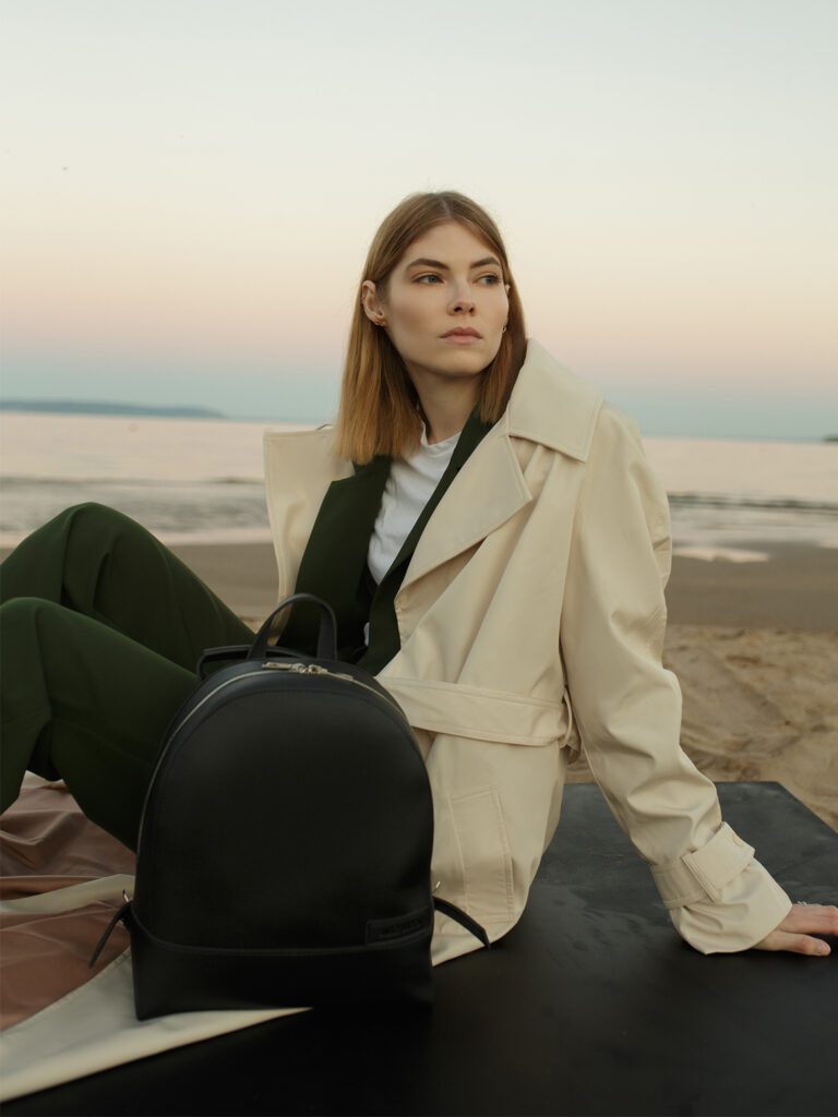 девушка на берегу моря