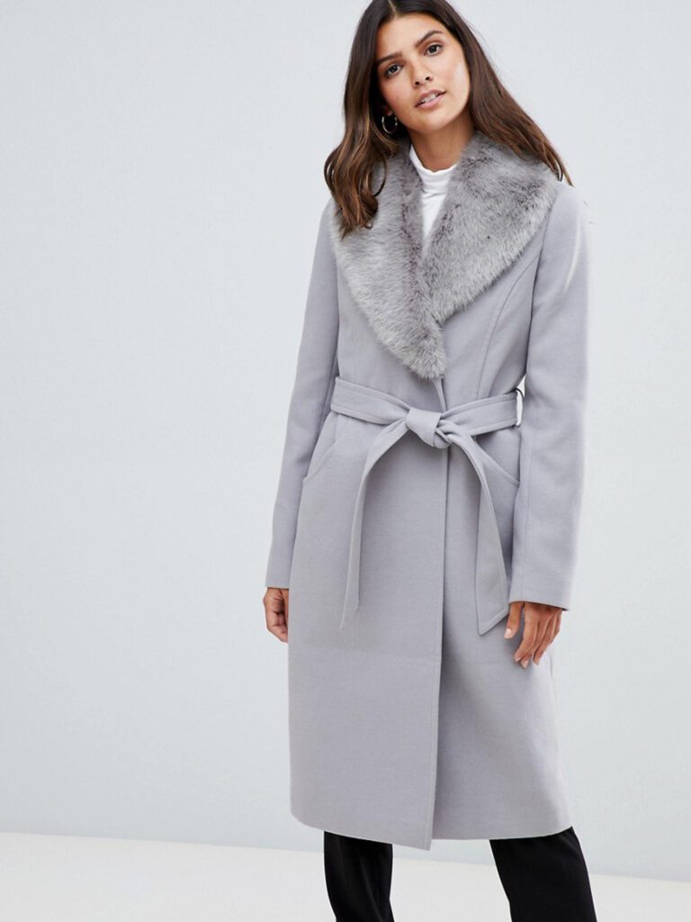 девушка в пальто