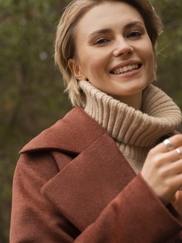 девушка в свитере