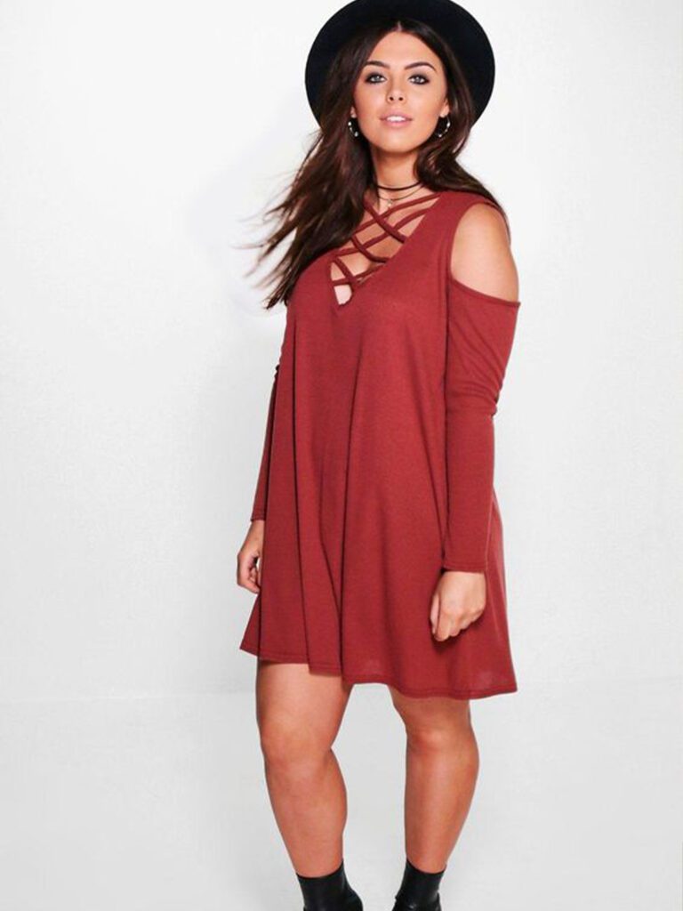 девушка в платье и шляпе