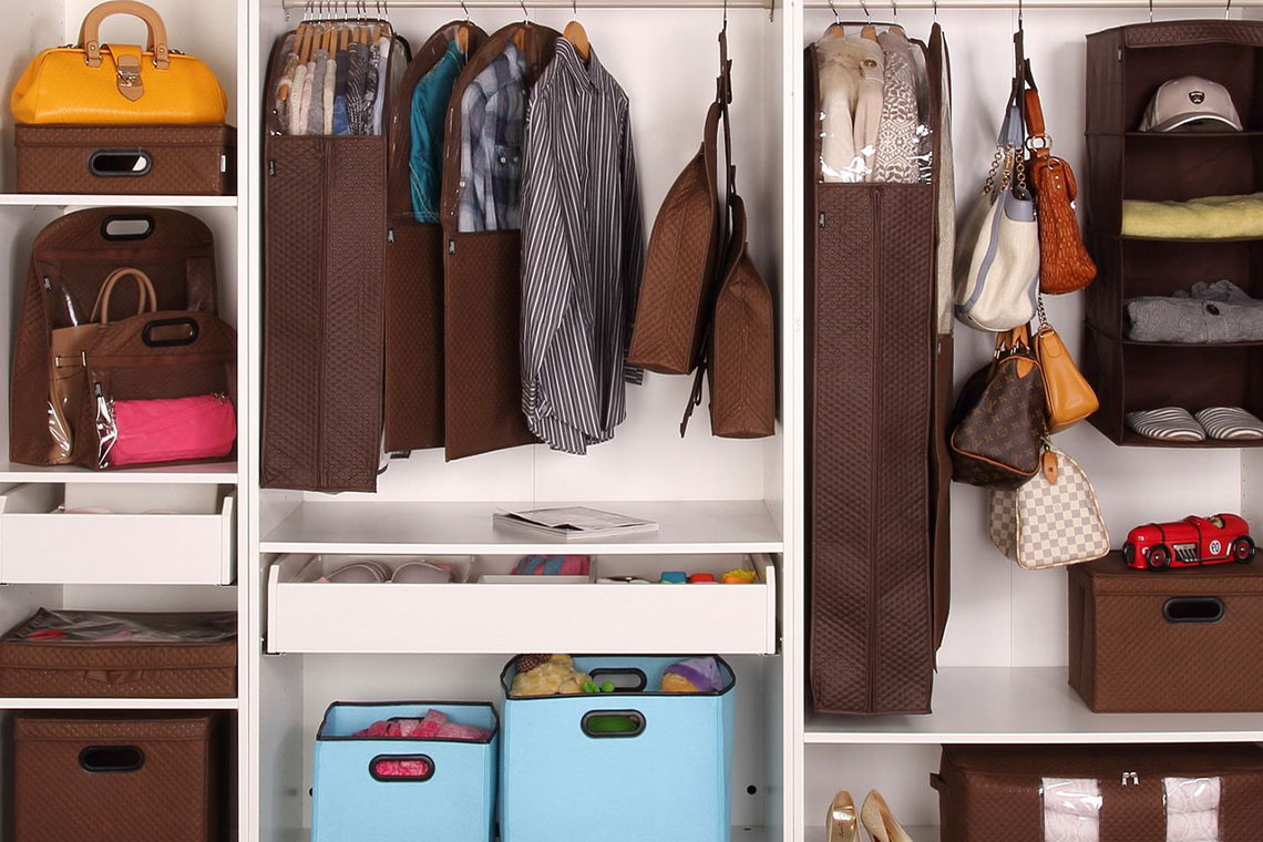 Хранение сумок: как правильно организовать пространство в гардеробе - MILLZKARTA Media