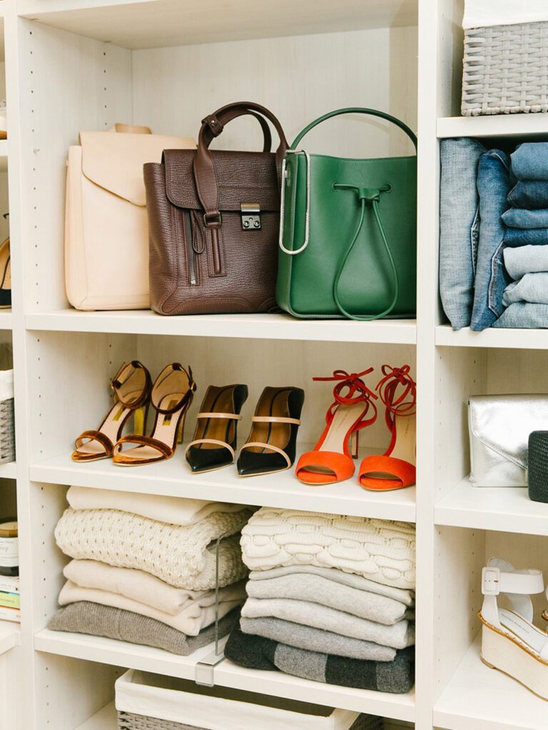Хранение сумок: как правильно организовать пространство в гардеробе - MILLZ KARTA Media