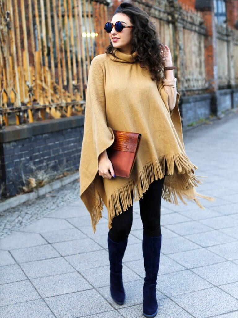 девушка в пончо