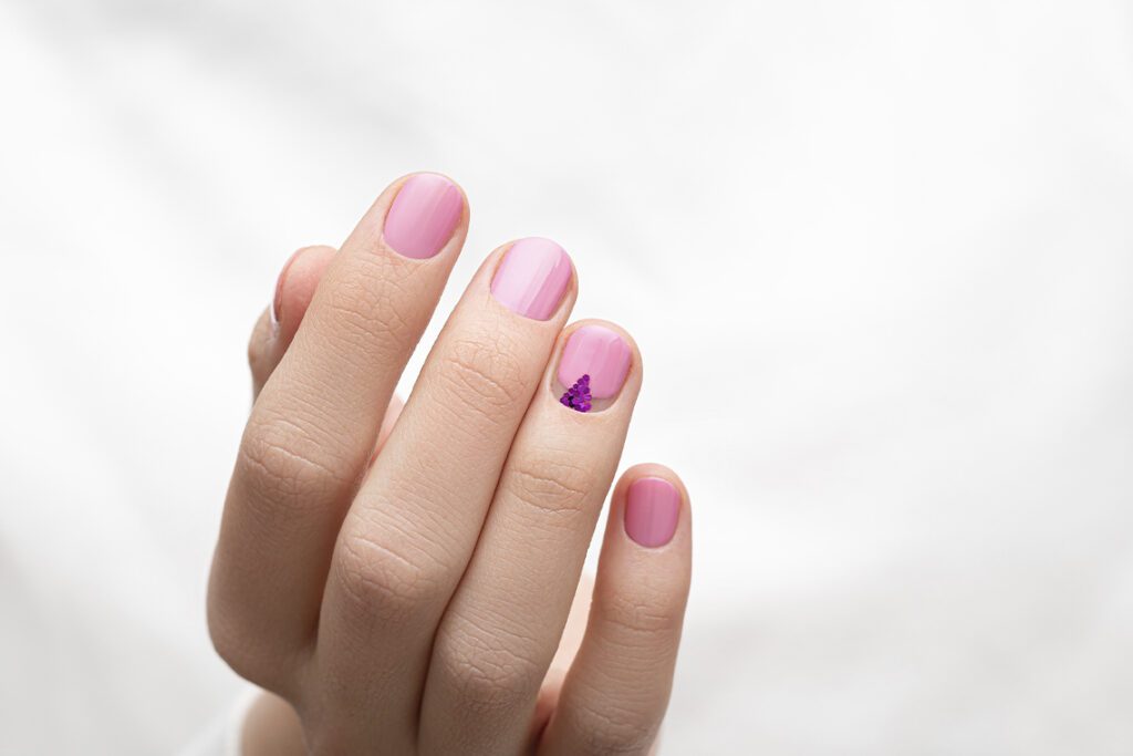 розовый маникюр на короткие ногти