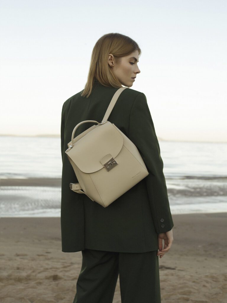 бежевый рюкзак