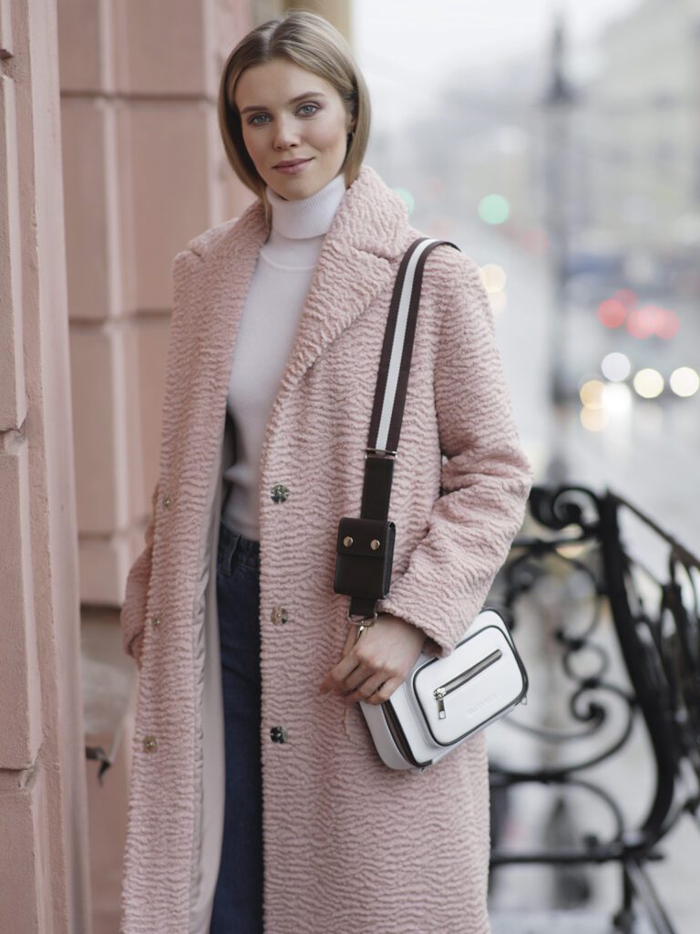 девушка в шубе