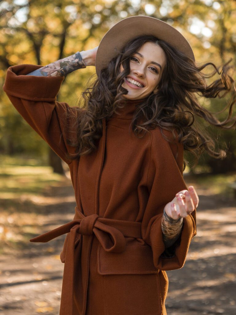 девушка в шляпе