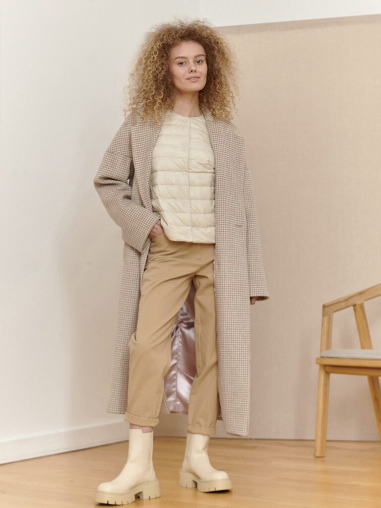 девушка в стеганном