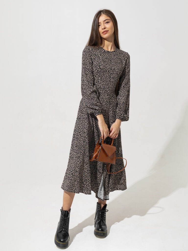 девушка с сумкой