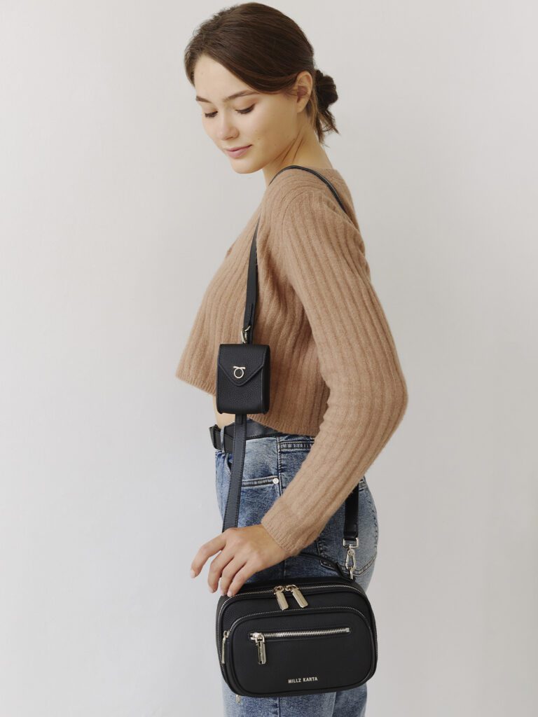 девушка с сумкой