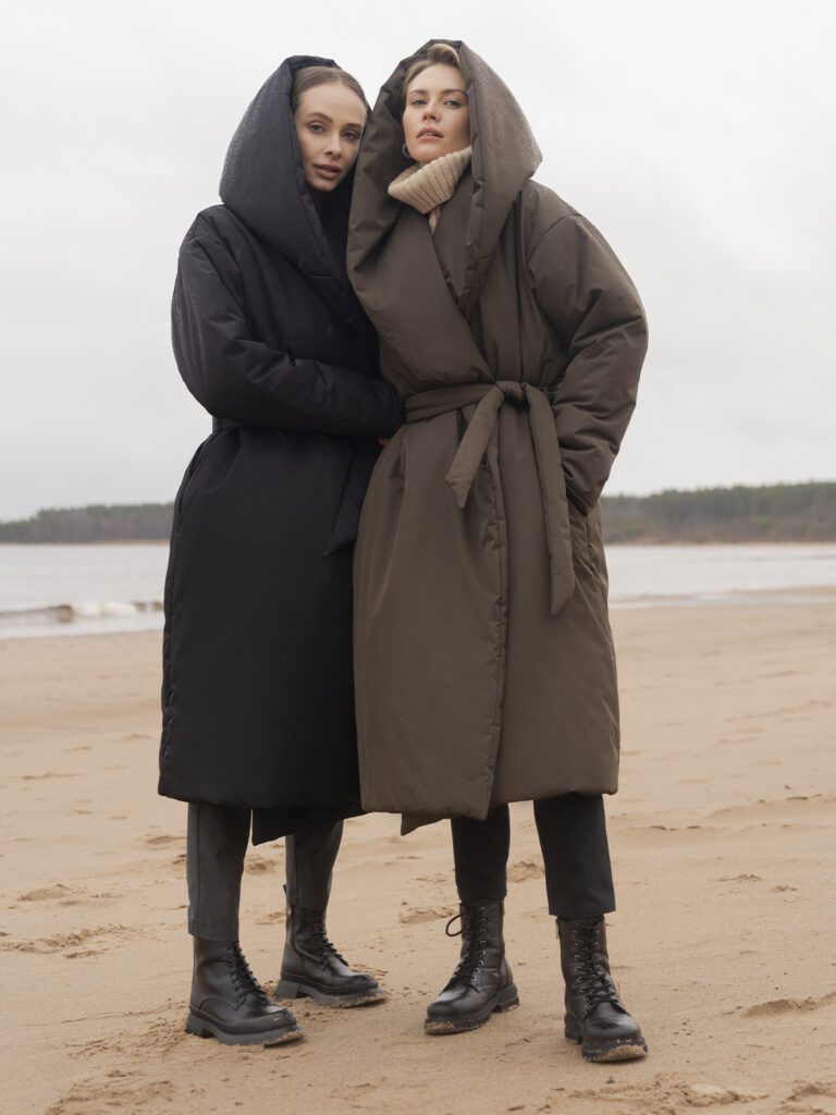 девушки в пуховиках
