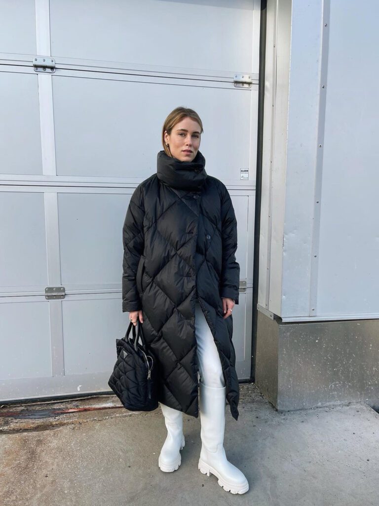 девушка в пуховике