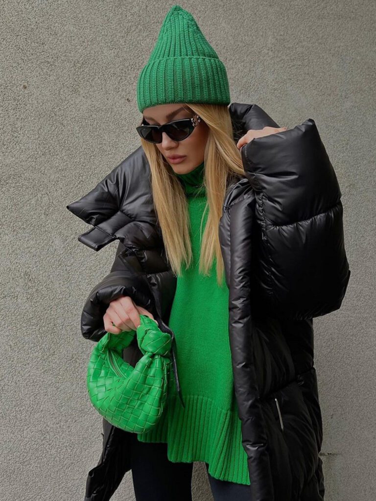 девушка с сумкой-хобо