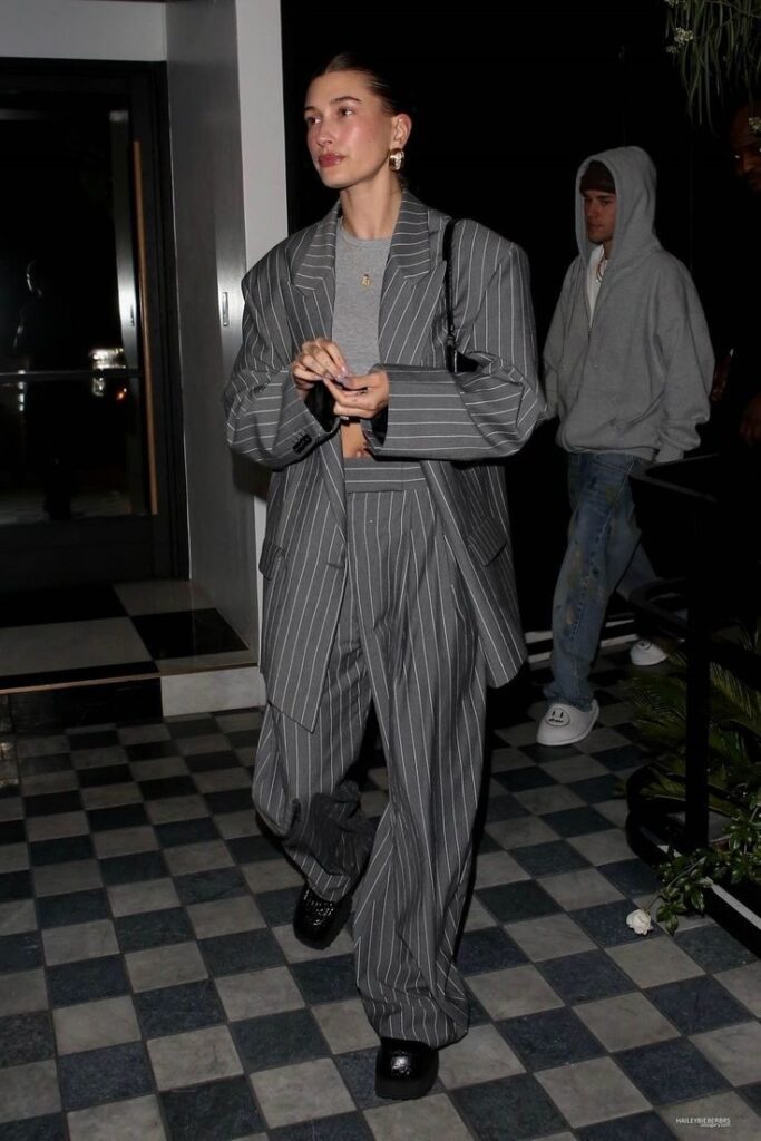 Жакет в тонкую полоску — одежда на лето 2023