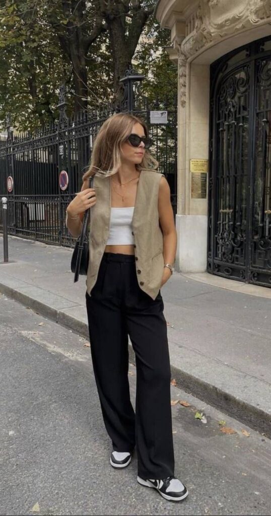 Костюмный жилет — одежда на лето 2023