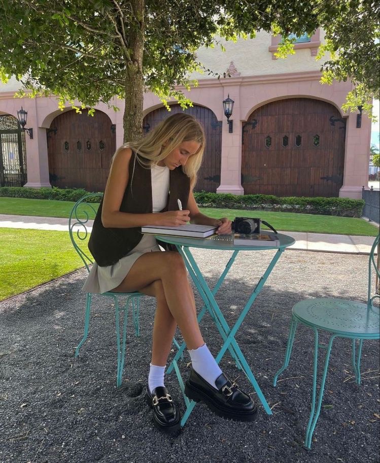 Костюмный жилет — одежда на лето 2023