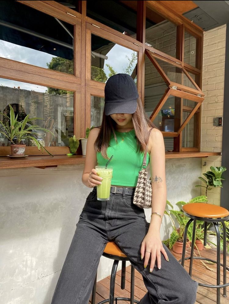 Цветной трикотажный топ — одежда на лето 2023