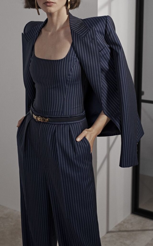 Жакет в тонкую полоску — одежда на лето 2023