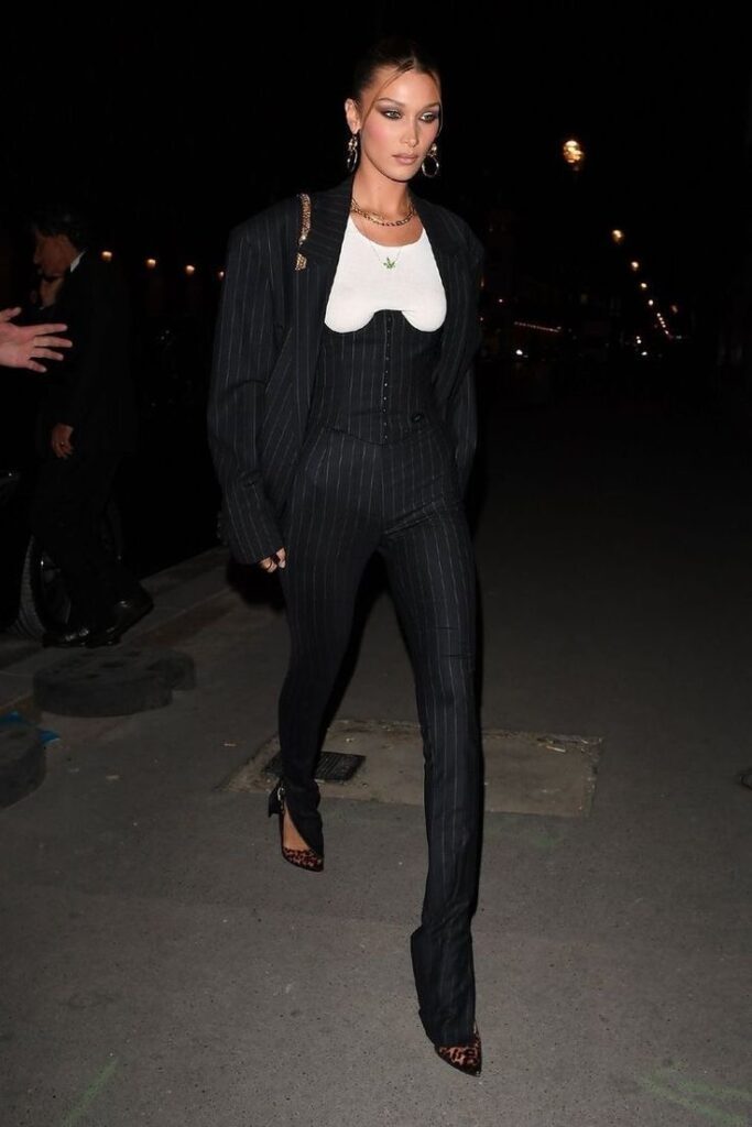 Белла Хадид в корсете