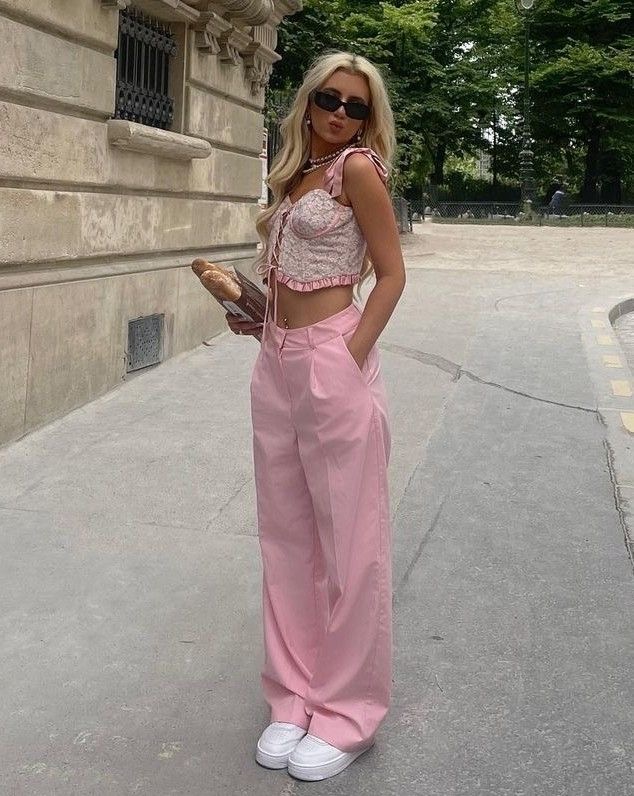 Барбикор: как мода на розовый цвет захватила планету и причём тут Марго Робби