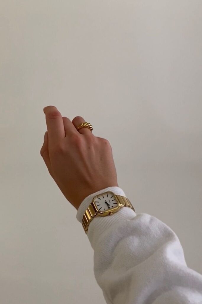 Какие аксессуары нужны успешным девушкам – от элегантных часов до стильных сумок