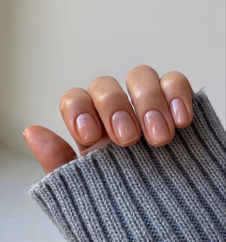 Тренд на натуральность: японский маникюр, латте-макияж, окрашивание волос в 2023 году