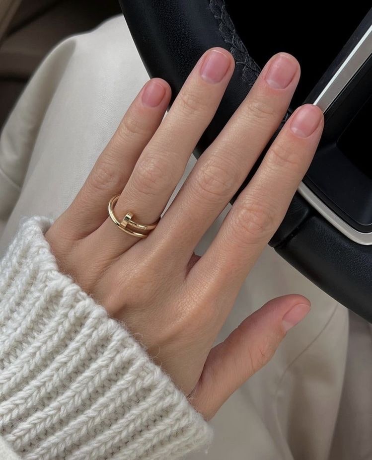 Тренд на натуральность: японский маникюр, латте-макияж, окрашивание волос в 2023 году