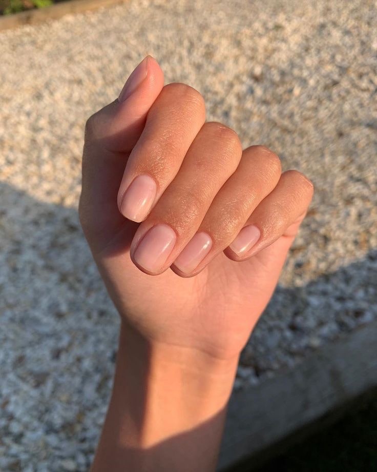 Тренд на натуральность: японский маникюр, латте-макияж, окрашивание волос в 2023 году