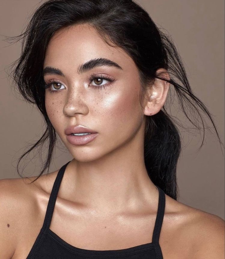 Тренд на натуральность: японский маникюр, латте-макияж, окрашивание волос в 2023 году