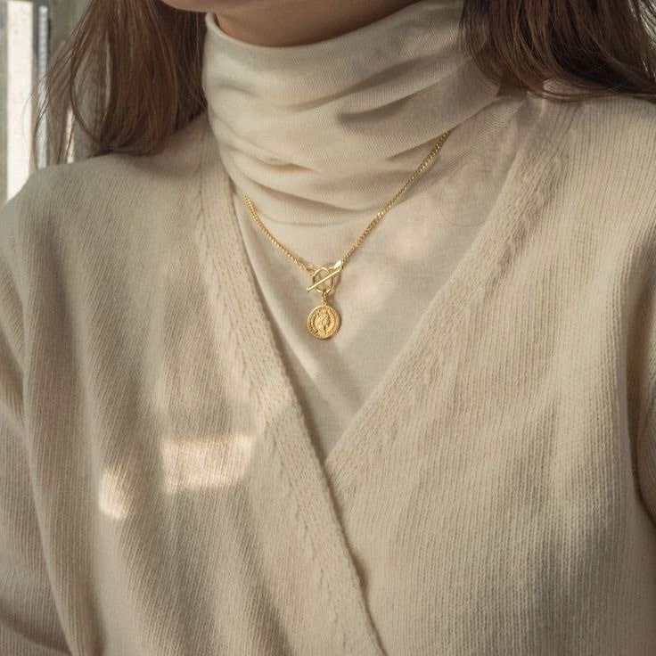 Офисные образы в стиле light-academia: как собрать женственный деловой наряд