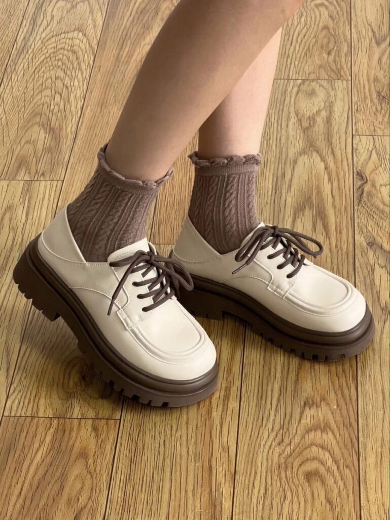 Офисные образы в стиле light-academia: как собрать женственный деловой наряд