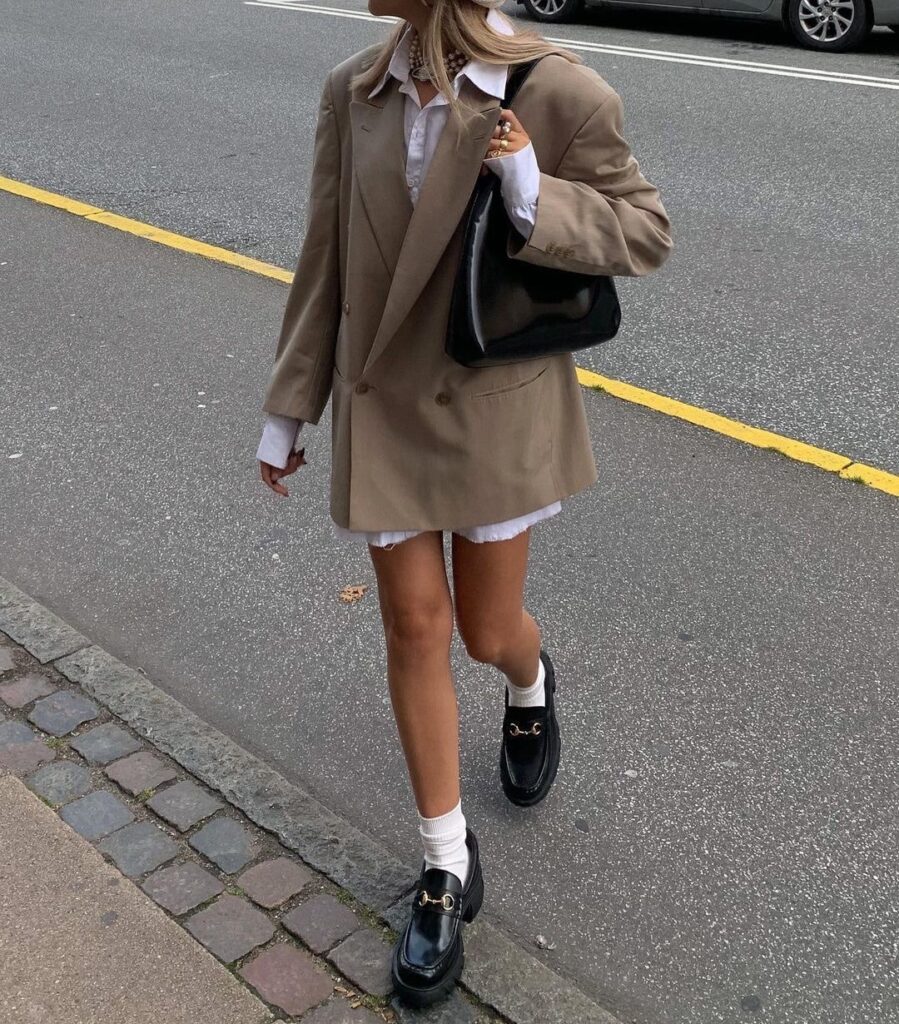 Офисные образы в стиле light-academia: как собрать женственный деловой наряд