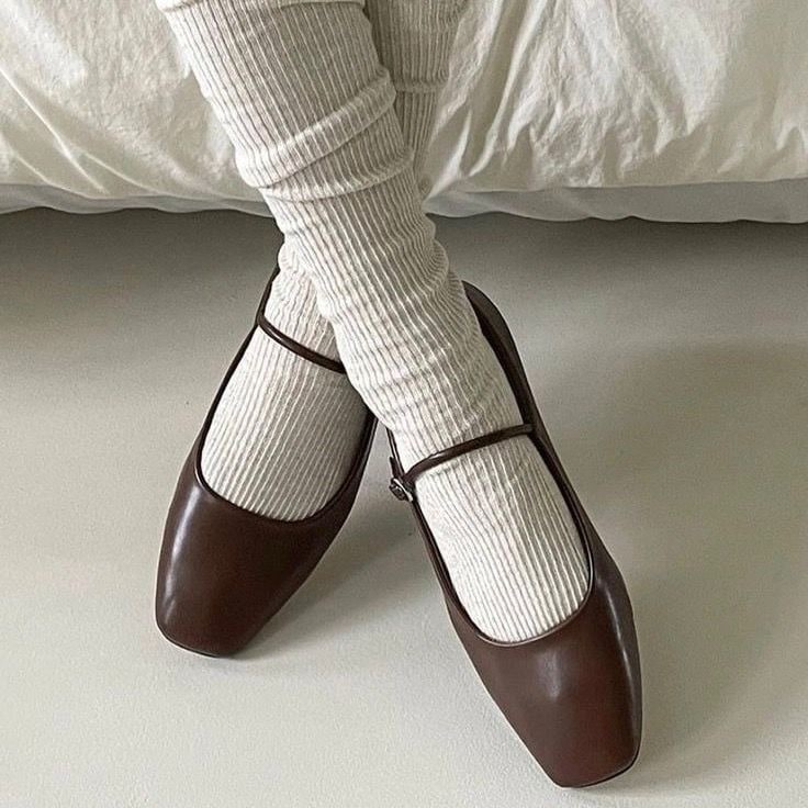 Офисные образы в стиле light-academia: как собрать женственный деловой наряд