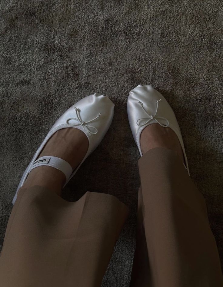 Офисные образы в стиле light-academia: как собрать женственный деловой наряд