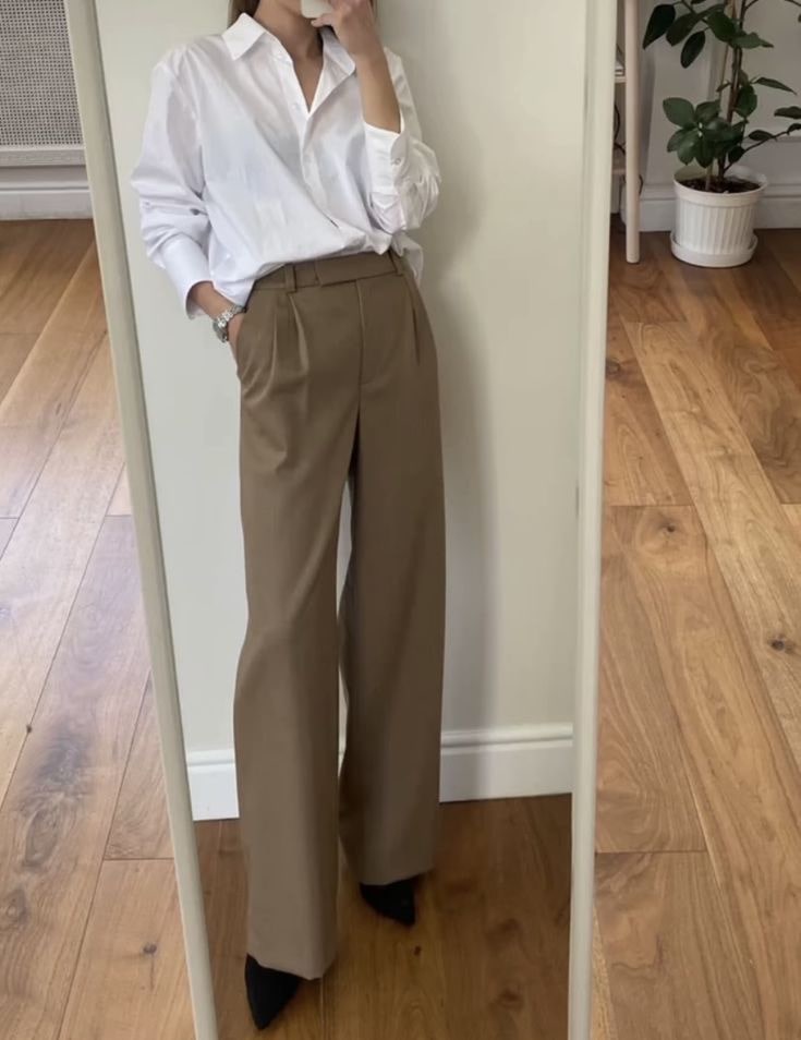 Офисные образы в стиле light-academia: как собрать женственный деловой наряд