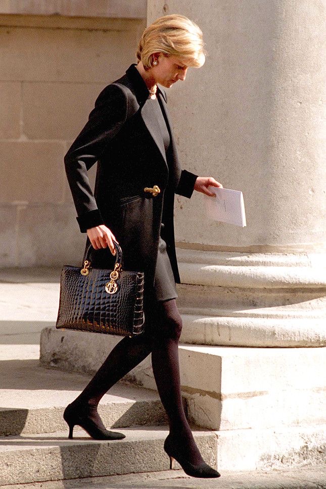 Стиль 90-х: силуэты, особенности и фэшн-иконы