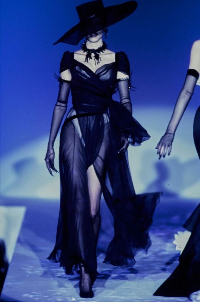 Стиль 90-х: силуэты, особенности и фэшн-иконы