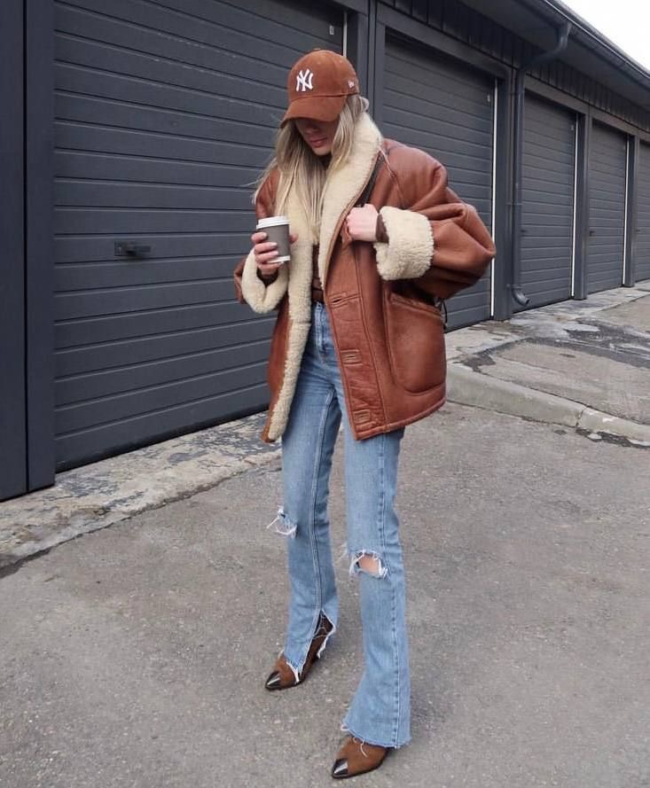 Стильная инвестиция – с чем носить казаки осенью 2023