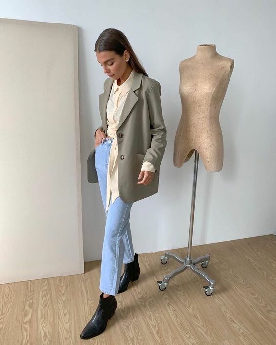 Стильная инвестиция – с чем носить казаки осенью 2023