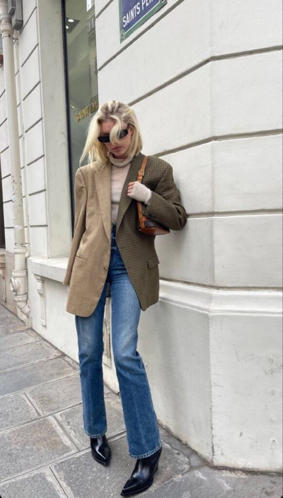 Стильная инвестиция – с чем носить казаки осенью 2023