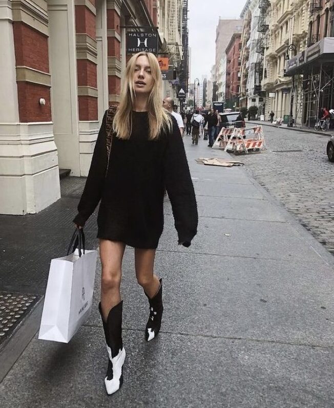 Стильная инвестиция – с чем носить казаки осенью 2023