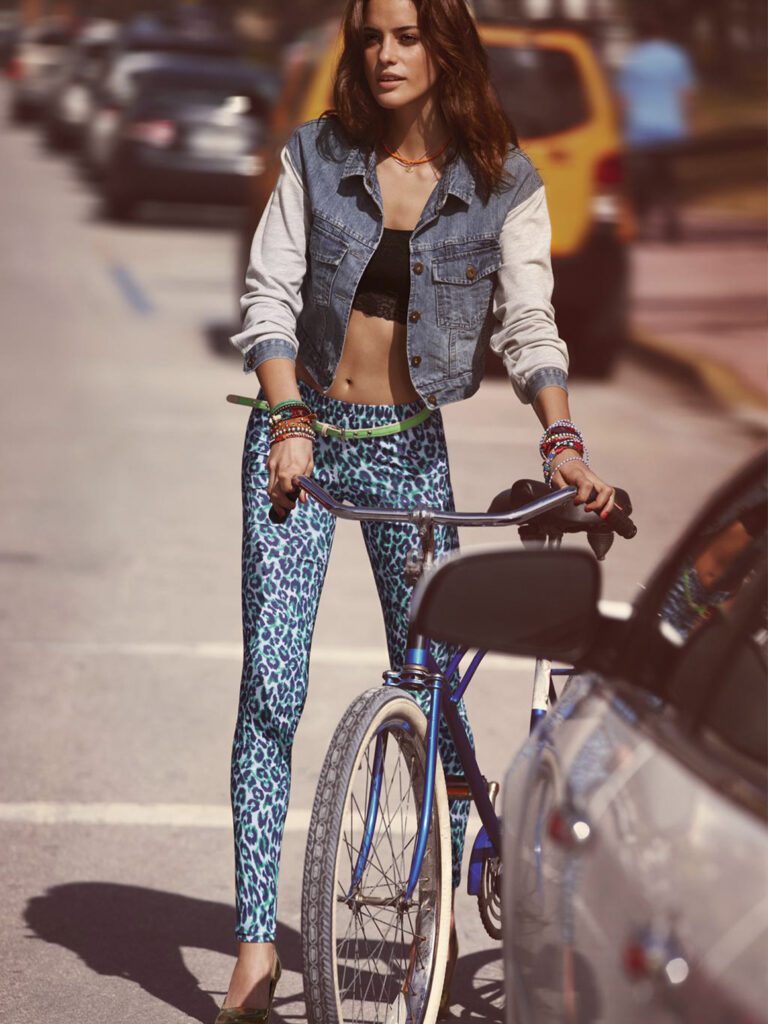 девушка с велосипедом